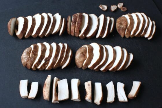 しいたけを切る