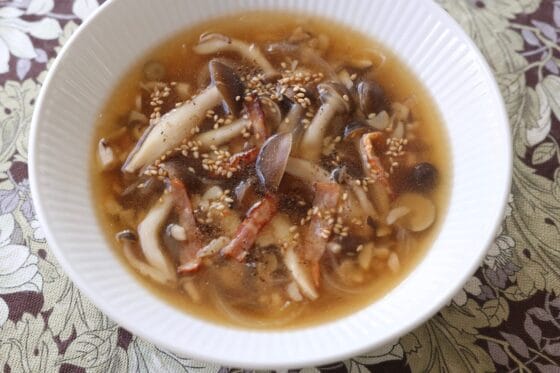 しめじスープ｜香りと旨味を最大限引き出す、奥深い味わいの基本レシピ