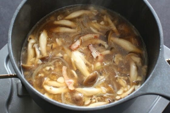 できあがったしめじスープ