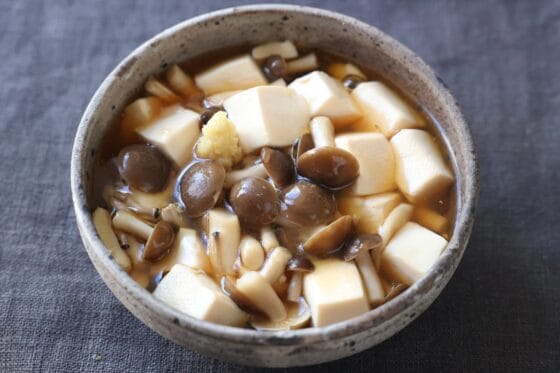 豆腐としめじのだしあんかけ｜煮立てずに仕上げる、やさしい和食レシピ