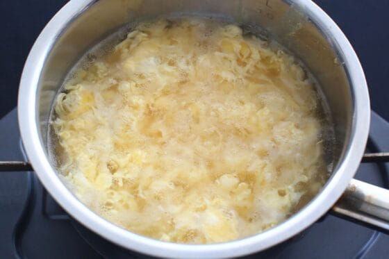 卵がふんわりと固まったコーンスープ