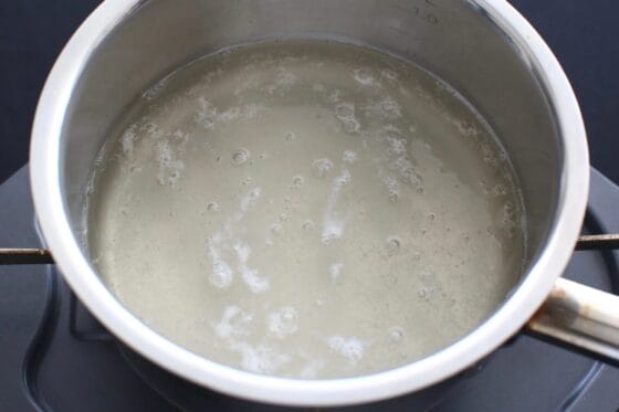 鶏ガラスープを温める