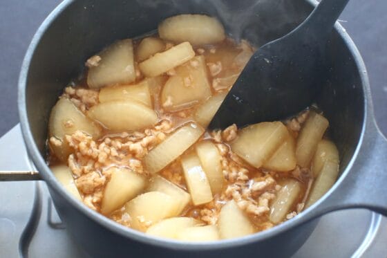 大根そぼろにとろみをつける