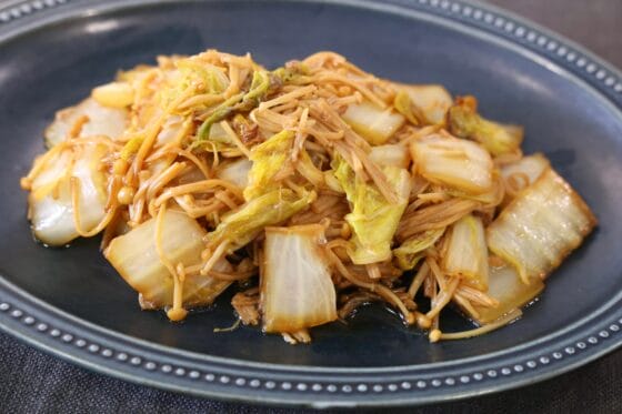 白菜とえのきの蒸し煮｜フライパンで簡単、10分で作れるやさしい和風おかず
