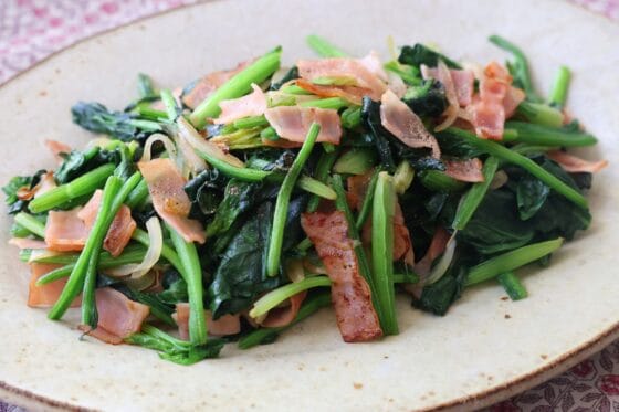 ほうれん草ベーコンソテーのレシピ｜シンプルで失敗しにくい定番の作り方