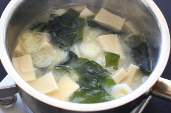完成した高野豆腐の味噌汁