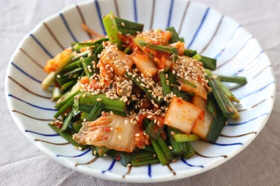 ニラとキムチの和え物｜生のニラでシャキッと美味しく、簡単副菜レシピ