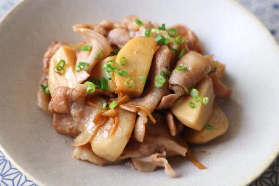 里芋と豚バラの炒め煮｜豚肉の脂でしっとり仕上げる、定番甘辛おかず