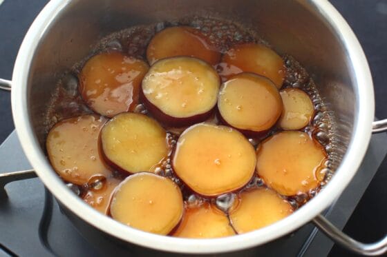 落とし蓋を外して煮詰める