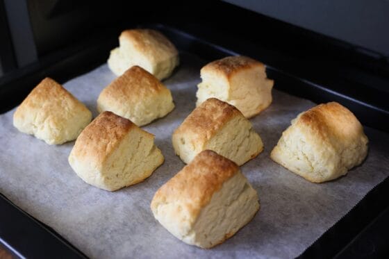 オーブンで焼いたビスケット