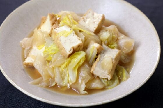 白菜と厚揚げの煮物｜フライパンで10分、だし香る基本の和風おかず