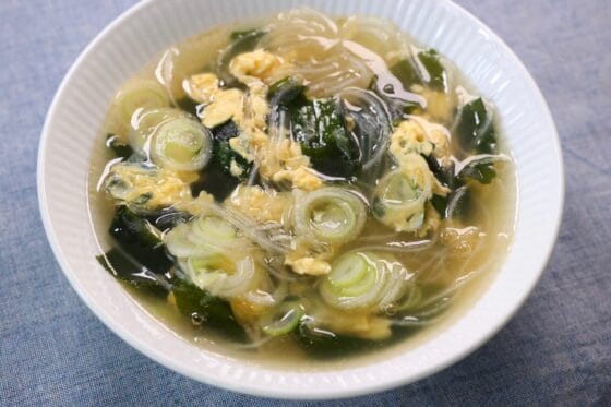 春雨スープの作り方｜卵ふんわり＆やさしい味わい。15分で作れる簡単レシピ