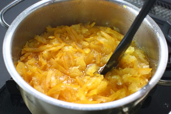 とろみがつくまで煮つめたはっさくジャム