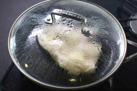 火を止めてフタをしたまま余熱で火を通す