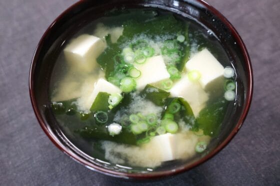 エビの殻の味噌汁｜エビの殻の出汁で作る旨味たっぷりの基本レシピ