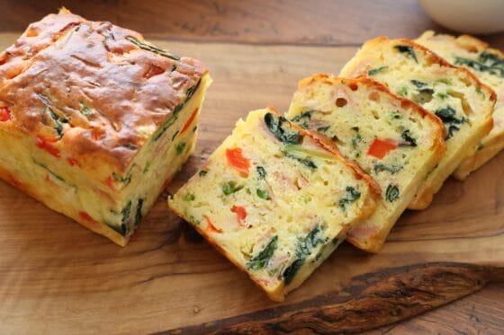 ケークサレの基本レシピ｜ベーコンと野菜で作るおかずケーキ