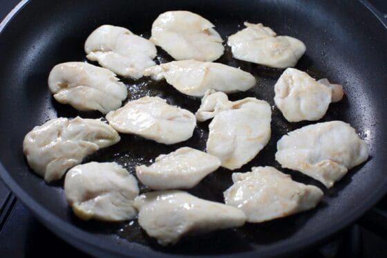 ささみを裏返して火を通す