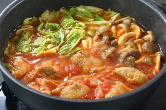 トマト鍋｜鶏肉と野菜で作る王道レシピ