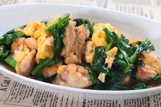 鶏肉とニラの卵炒め｜鶏もも肉で作る簡単スタミナおかずレシピ