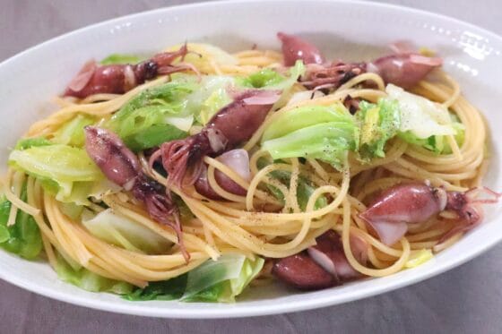 春らしい旨味！ホタルイカとキャベツのオイルパスタ