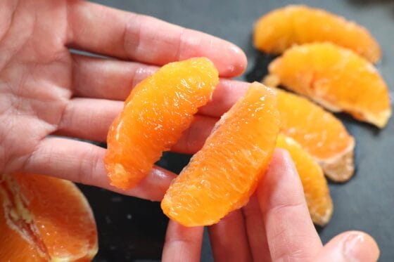 オレンジの果肉だけを取り出す