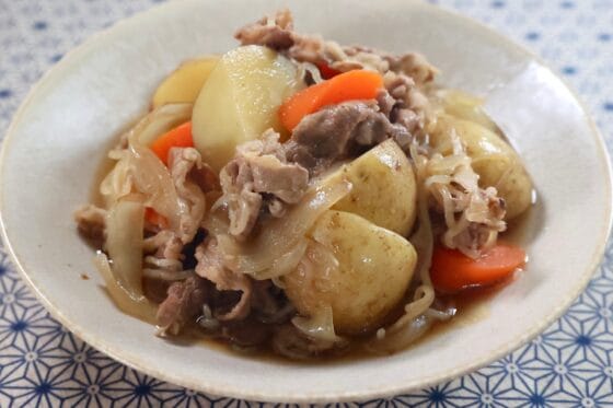 新じゃがの肉じゃがレシピ｜皮ごと美味しい作り方と煮崩れしにくいコツ