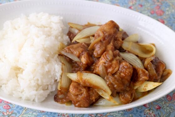 甘みとシャキッと食感を楽しむ！新玉ねぎカレー