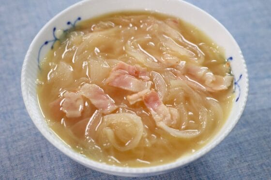 玉ねぎスープのレシピ｜甘みを引き出す簡単コンソメスープの作り方