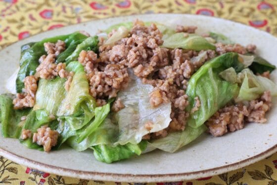 レタスとひき肉の甘辛炒めレシピ。ご飯に合う簡単おかず