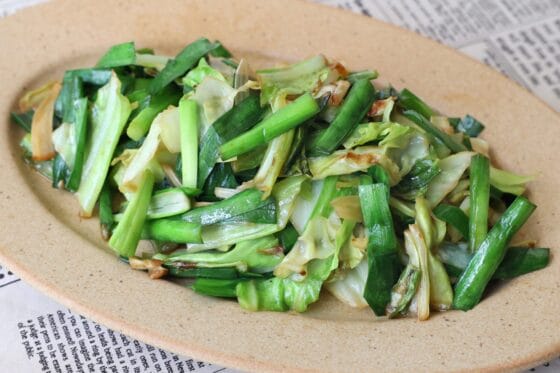 ニラとキャベツの醤油炒めレシピ｜材料2つで簡単おかず