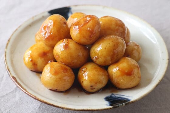 新じゃがを皮ごと使った煮っころがし