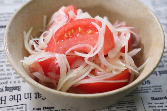 さっぱり軽やか！玉ねぎとトマトのマリネ