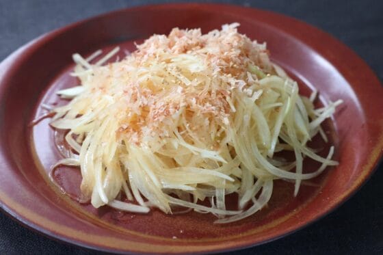 新玉ねぎスライスのおかか醤油和え