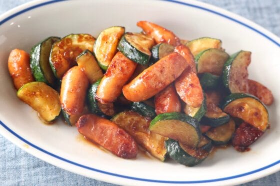 ズッキーニとウインナーのにんにく醤油炒め｜ご飯がすすむ簡単おかず