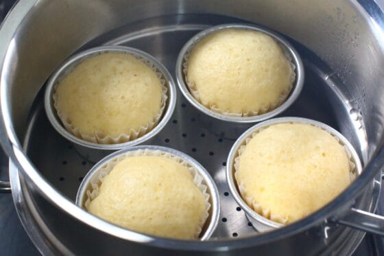 蒸し上がったチーズ蒸しパン