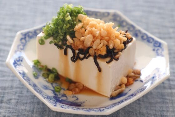 天かすと塩昆布の冷奴