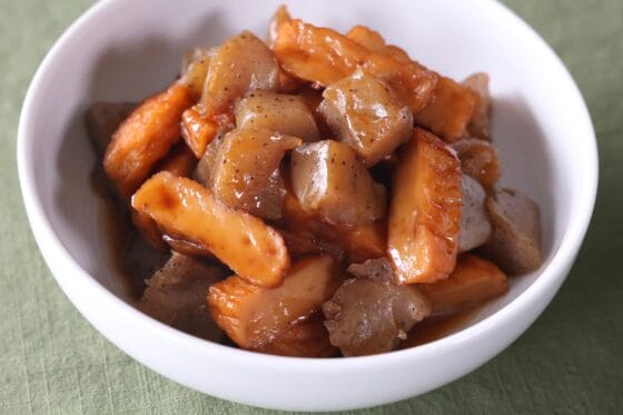 さつま揚げとこんにゃくの煮物｜甘辛くてご飯に合う簡単レシピ