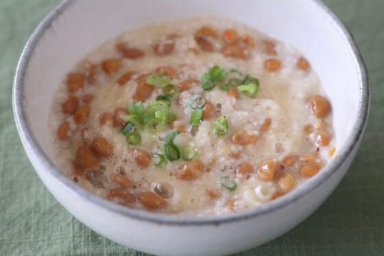 とろろ納豆のレシピ。長芋をすりおろして混ぜるだけ！