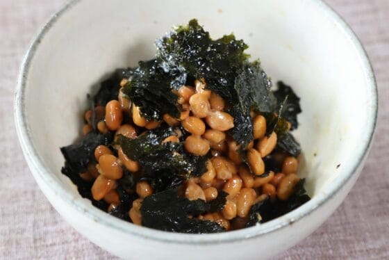 韓国海苔納豆のレシピ。香ばしくて旨い！焼き海苔でも作れる