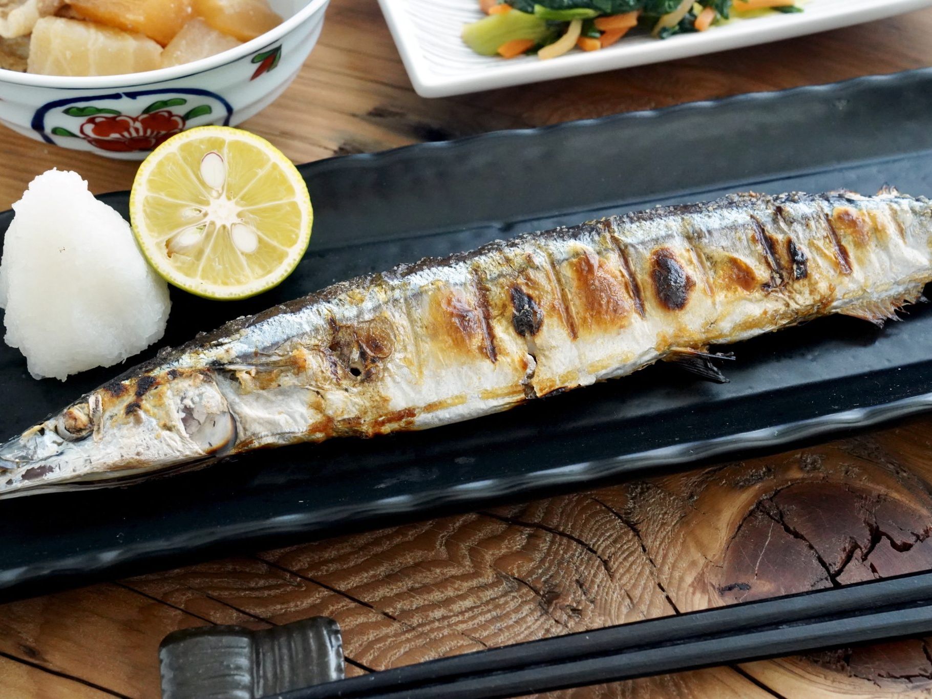 この焼き方が一番旨い！さんまの塩焼きレシピ。丸ごと焼いてジューシー