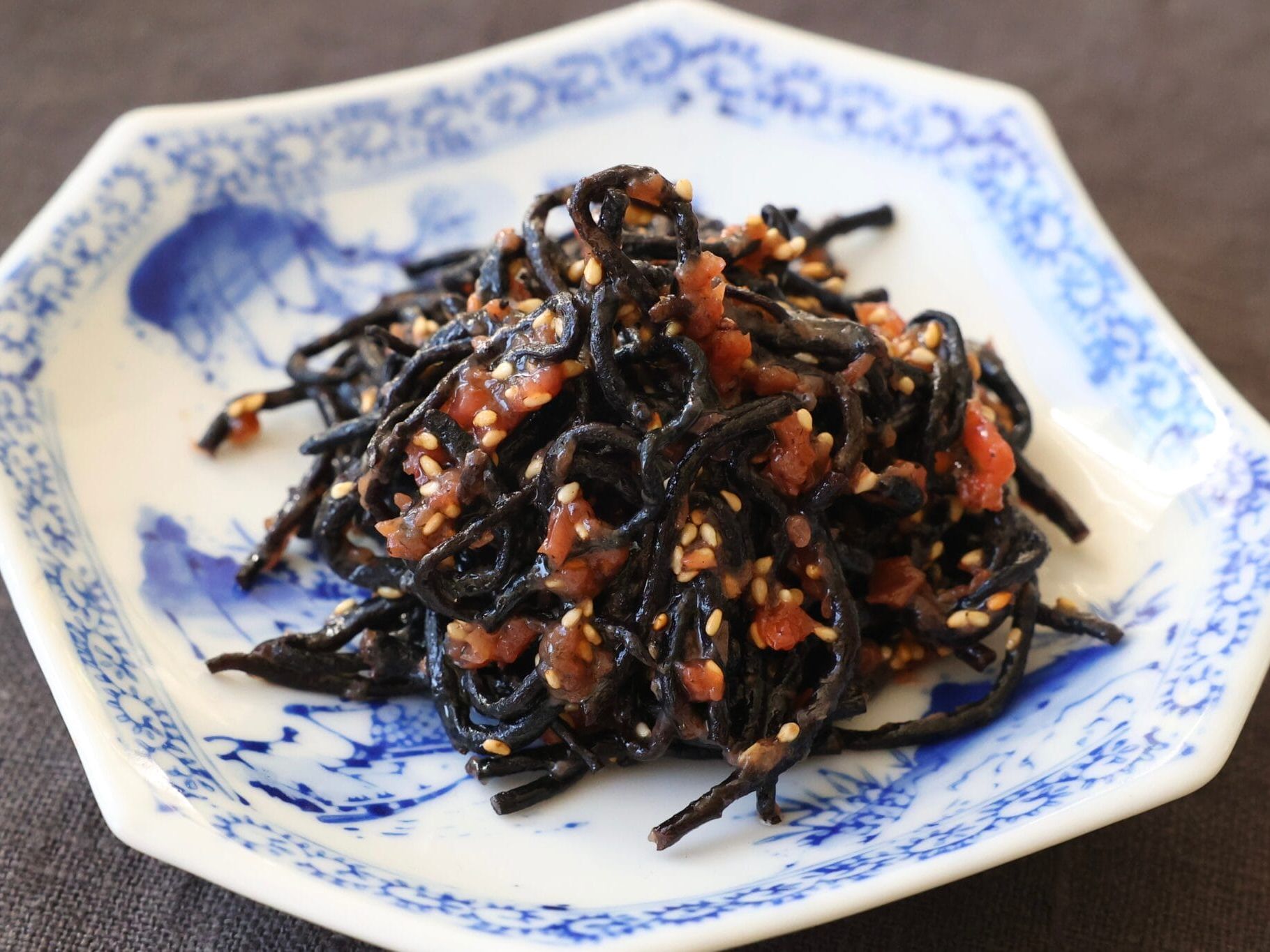 梅ひじきのレシピ｜和えるだけで作れる、さっぱり副菜 | やまでら