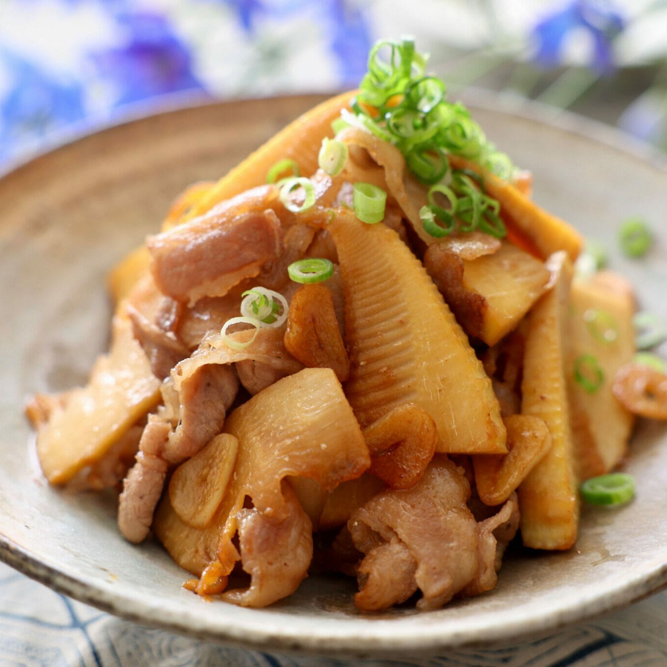 安定の美味しさ たけのこと豚肉の甘辛炒め 筍と豚バラの炒め物レシピ やまでら くみこ のレシピ