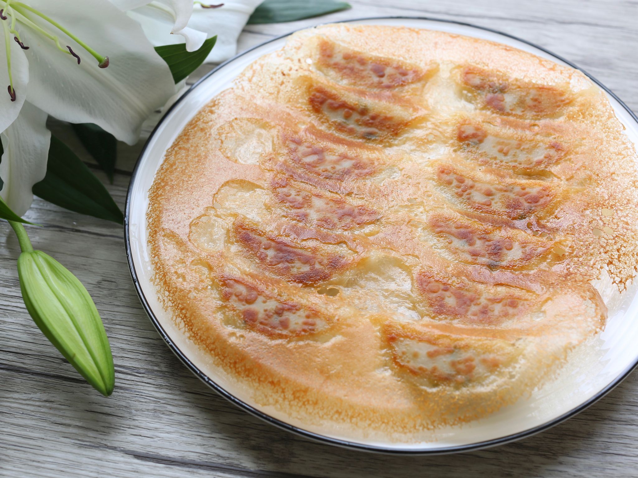 冷凍餃子の焼き方3パターン フライパン ホットプレートで焼くコツ やまでら くみこ のレシピ