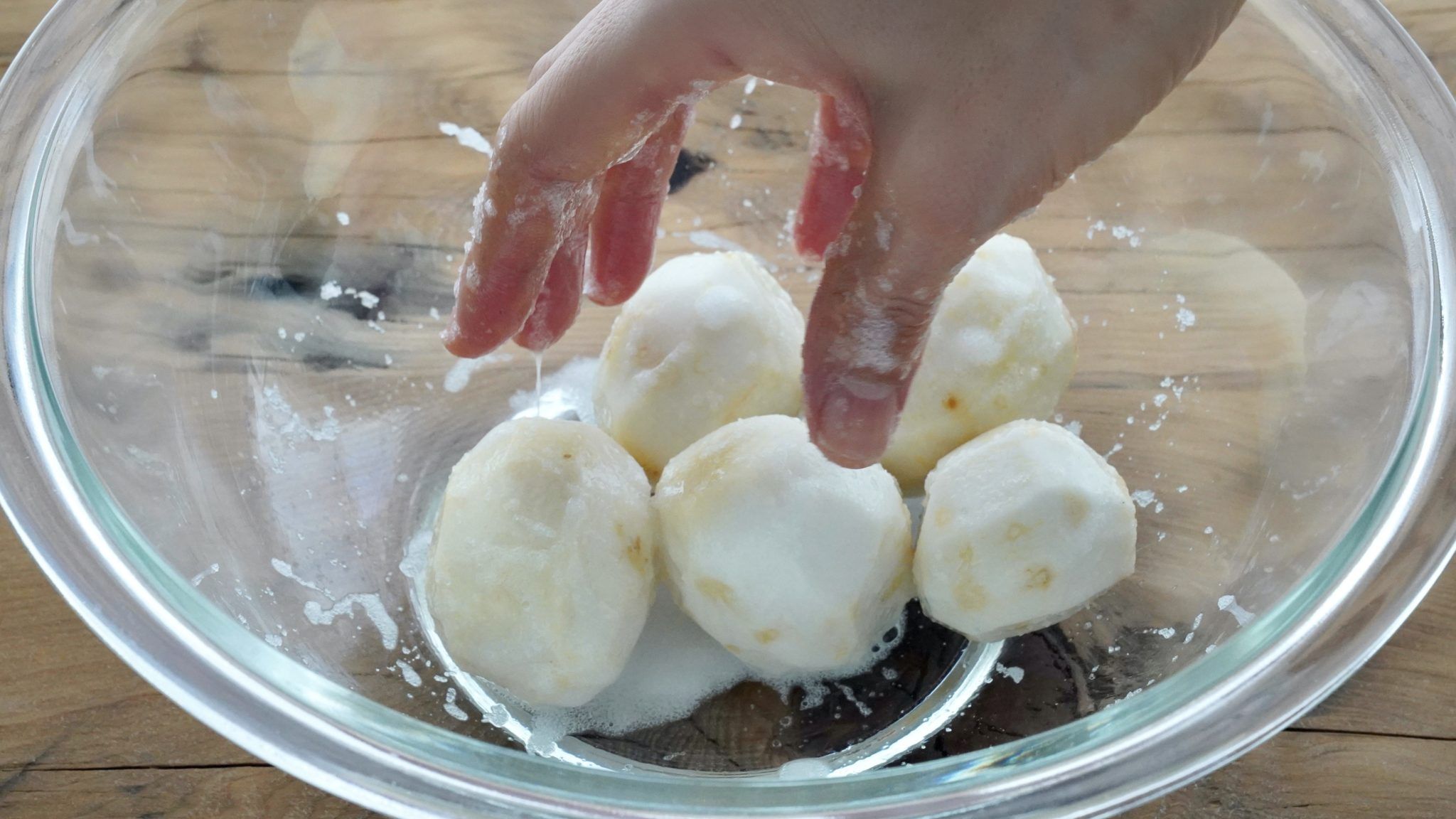 里芋のぬめりの取り方 これが基本 さといもの塩揉みと下茹でを解説 やまでら くみこ のレシピ