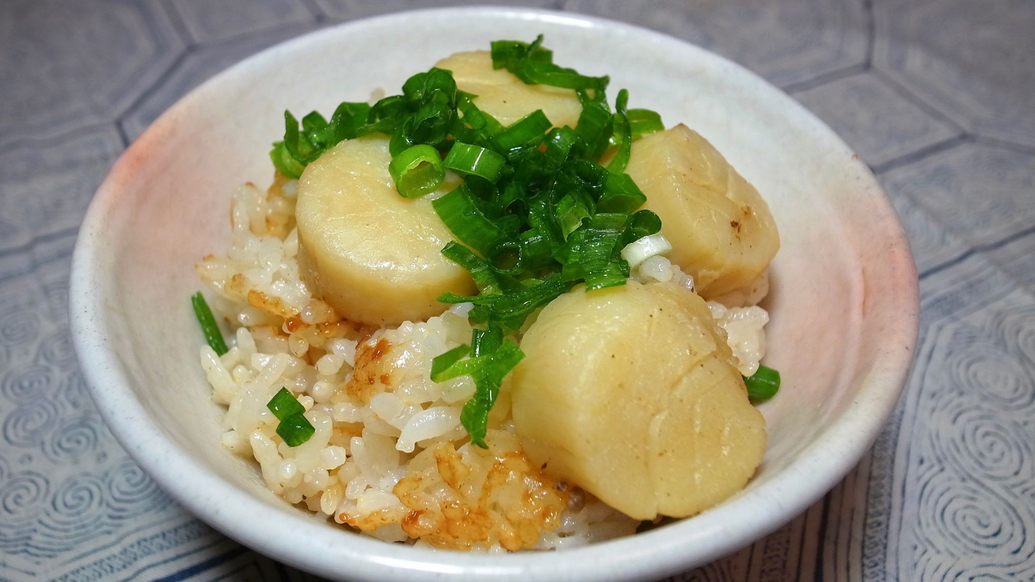 ホタテとアンチョビの炊き込みご飯 辻仁成さんの旨味たっぷりレシピ やまでら くみこ のレシピ
