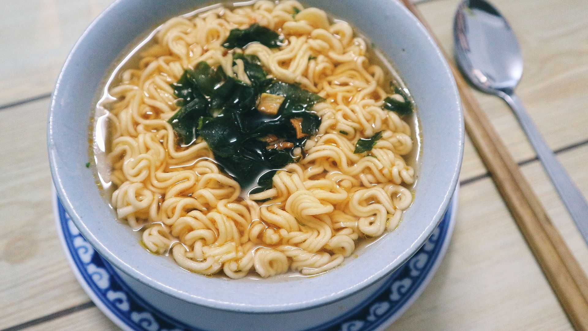 インスタントラーメンに重曹をプラス 生麺のようにモチモチに変える裏ワザ やまでら くみこ のレシピ