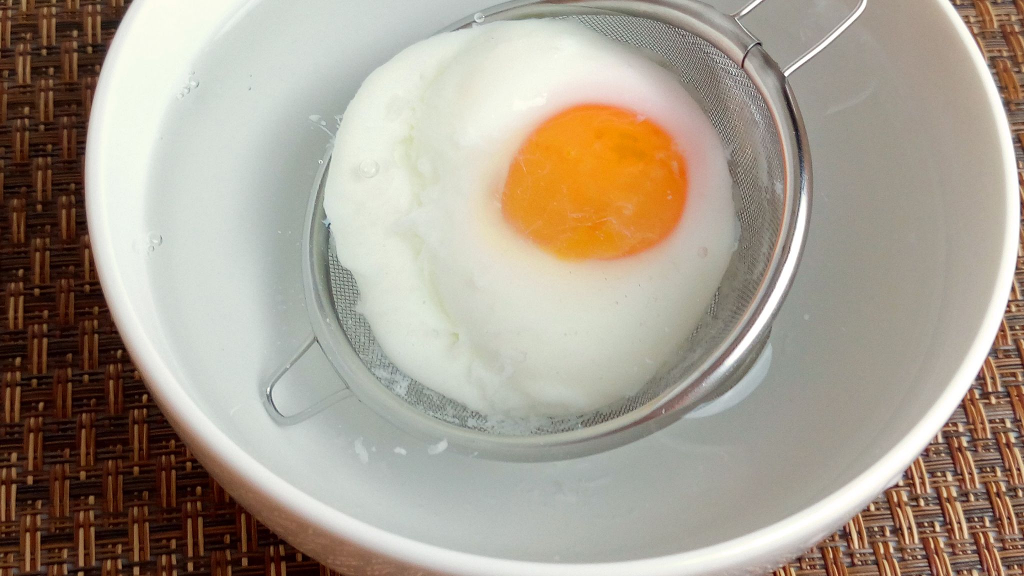半熟卵の簡単な作り方 電子レンジでチンするだけ やまでら くみこ のレシピ