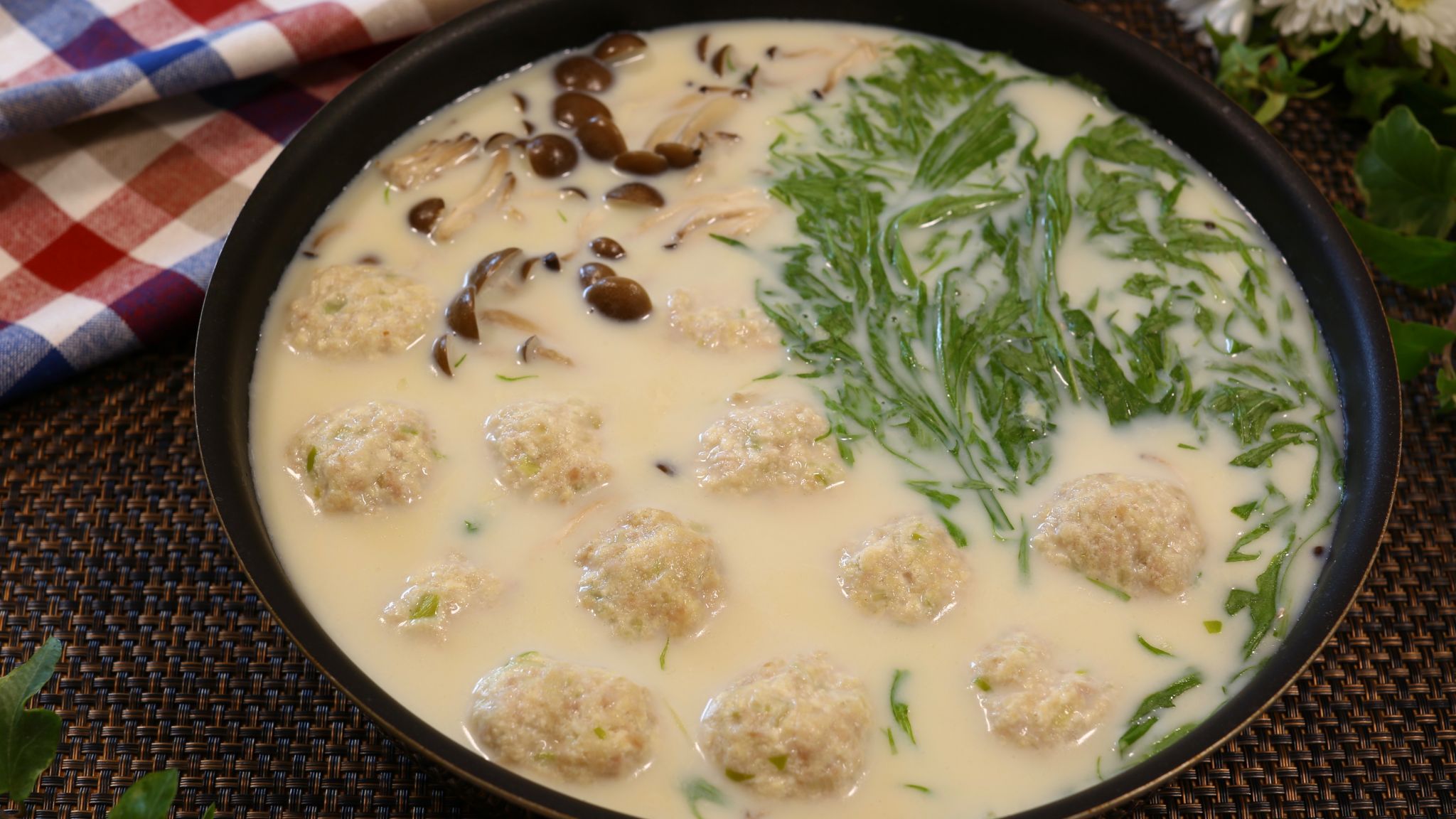 豆乳鍋のレシピ 藤井恵さんのフワフワ肉団子鍋 やまでら くみこ のレシピ