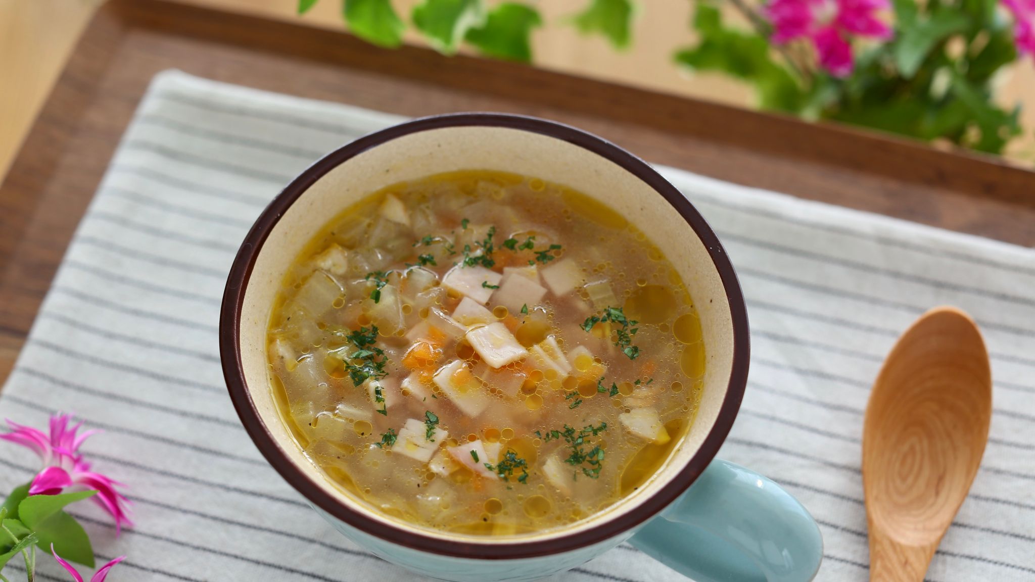 コンソメスープのレシピ 洋風簡単スープ 昭和の洋食屋風 やまでら くみこ のレシピ