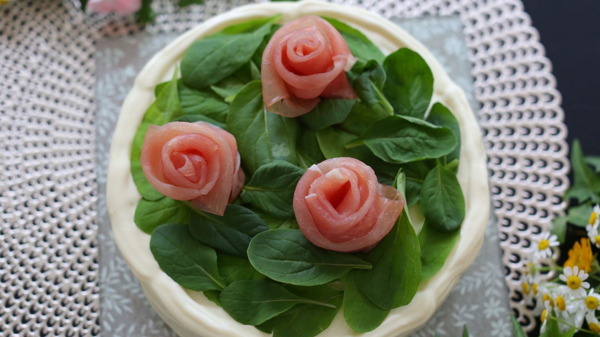 生ハムのバラの作り方 花のかたちを簡単に作る方法 やまでら くみこ のレシピ